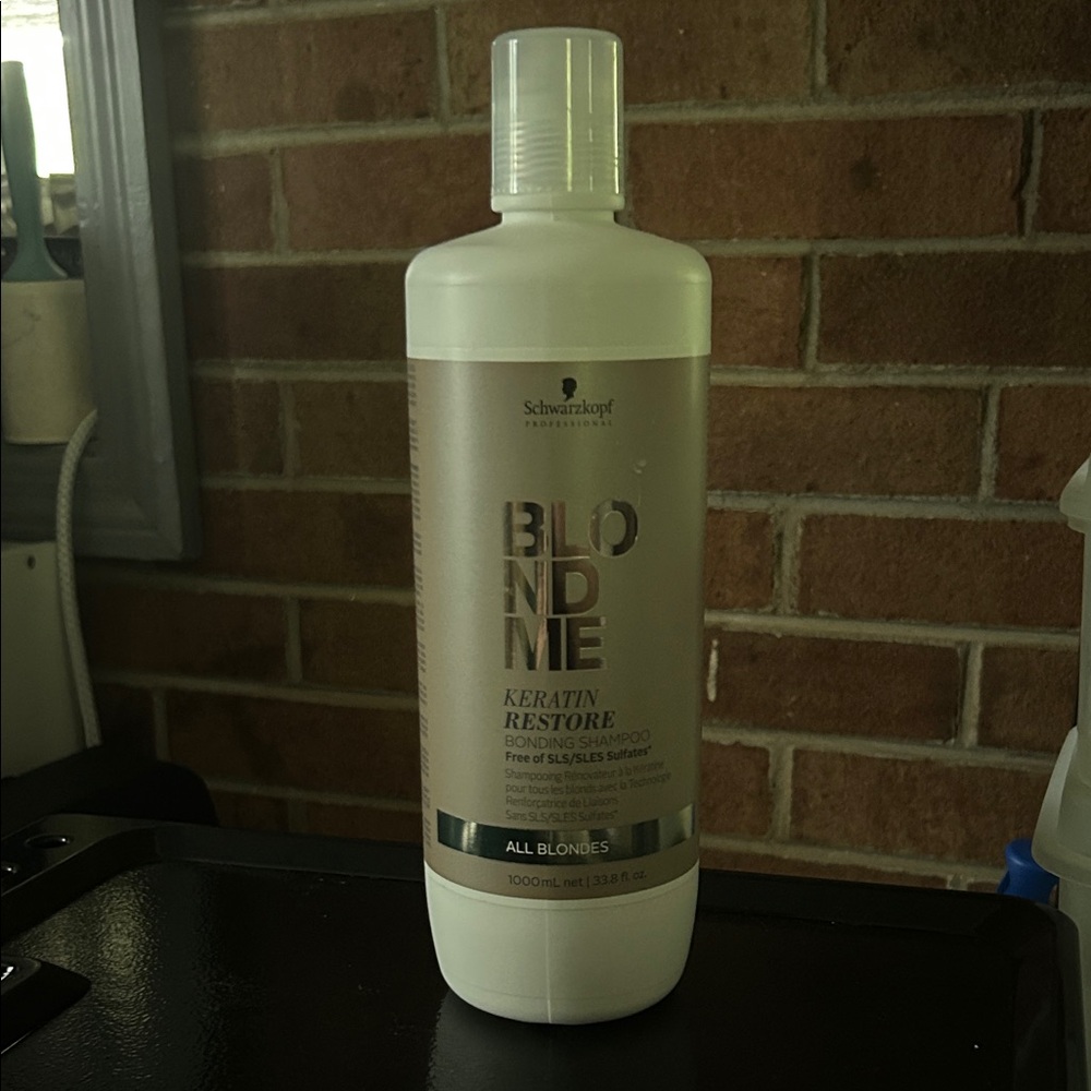 Schwarzkopf BlondMe Keratin Restore Bonding Shampoo - White